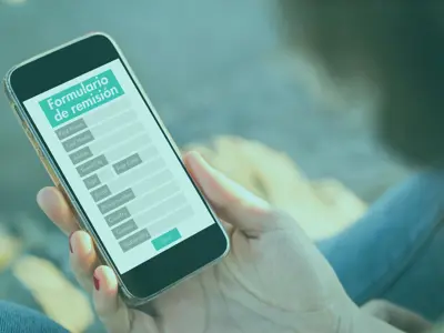 Hand holding cellphone displaying CAREspace Referral Form in Spanish